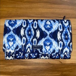 RFID Trifold Vera Bradley Clutch Wallet, Like New Condition, Barely Used!